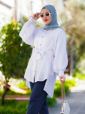 Beyaz Önü Kısa Arka Uzun Belinden Kemerli Tunik Beyaz Önü Kısa Arka Uzun Belinden Kemerli Tunik