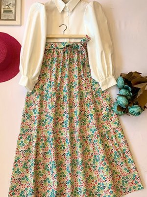 Yeşil Bahar Kat Kat Etek & Beyaz Klasik Yaka Crop Gömlek Takım