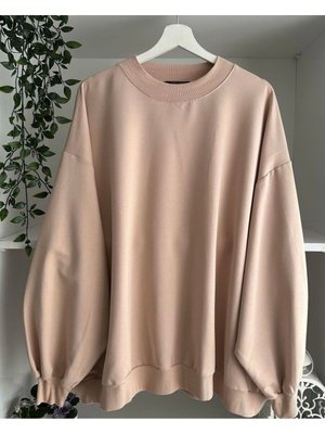 Oversize Model Sweatshirt