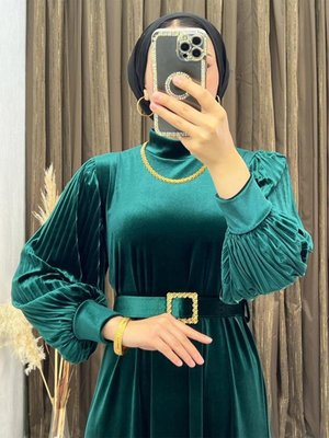 Kadife Kemer Detaylı Kol Piliseli Zümrüt Yeşili Elbise