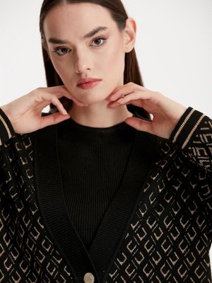 Tığ Triko Sim Desenli Triko Hırka Tığ Triko Sim Desenli Triko Hırka