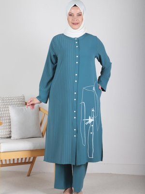 Petrol Büyük Beden Çizgili Pantolonlu Takım Petrol Büyük Beden Çizgili Pantolonlu Takım