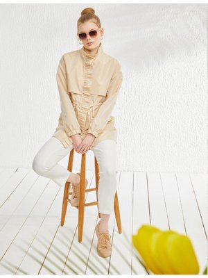 Belden Büzgülü Fırfırlı Ceket Bej