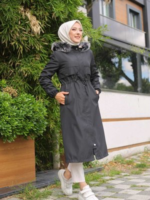 Siyah Içi Kürklü Ve Su Geçirmez Kışlık Mont & Kaban