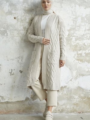 Eriyas Örgülü Cepli Triko Hırka Ekru Eriyas Örgülü Cepli Triko Hırka Ekru