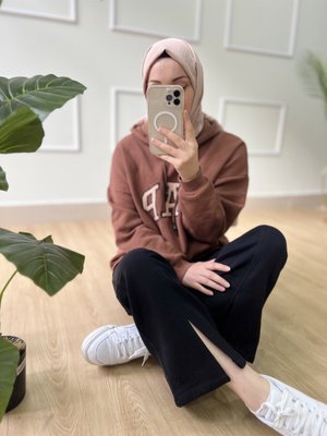 Rahat Günlük Yırtmaçlı Pantolon Esofman Rahat Günlük Yırtmaçlı Pantolon Esofman