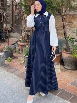 Çizgi Detaylı Garnili Elbise Çizgi Detaylı Garnili Elbise