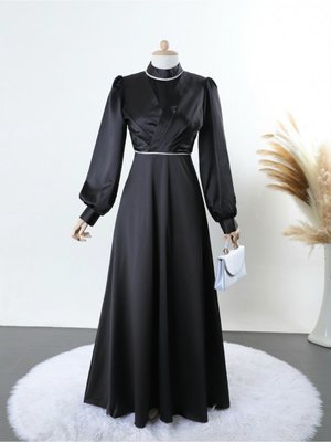 Önü Çift Kat Beli Ve Yakası Taş Detaylı Saten Abiye Elbise Önü Çift Kat Beli Ve Yakası Taş Detaylı Saten Abiye Elbise