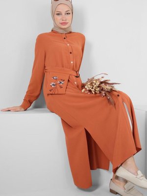 Çiçek Nakışlı Düğmeli Kemerli Uzun Tunik