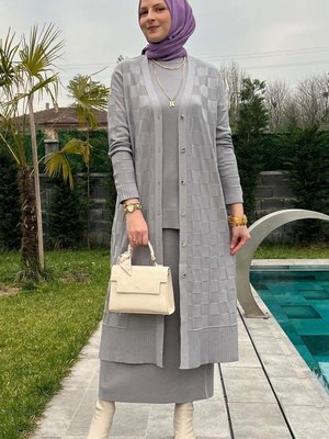 Dama Desenli Gri Triko Hırka Dama Desenli Gri Triko Hırka