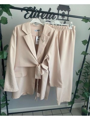 Yandan Bağlamalı Broşlu Tesettür Takım