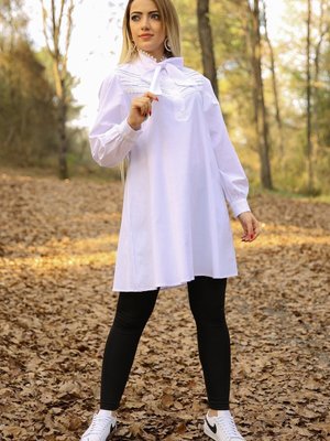 Fular Yaka Dantel Detaylı Salaş Poplin Tunik Fular Yaka Dantel Detaylı Salaş Poplin Tunik