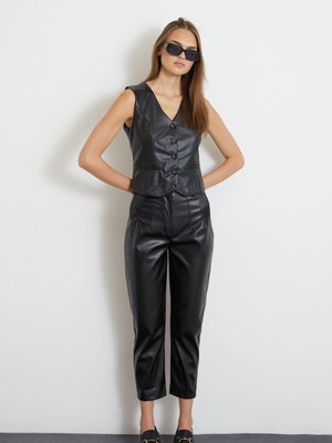 Siyah Pensli Deri Pantolon