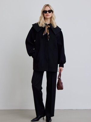 Geniş Yakalı Kuşaklı Kaban Siyah