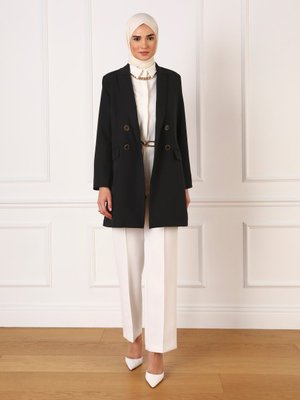 Siyah Düğme Detaylı Blazer Ceket