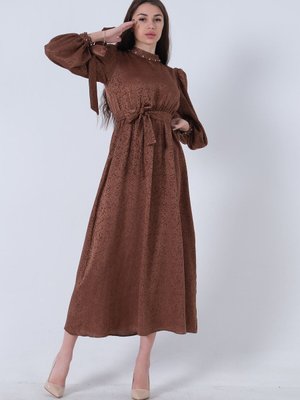 Kahve Kolları Ve Yakası Taş İşlemeli Beli Lastikli Elbise Kahve Kolları Ve Yakası Taş İşlemeli Beli Lastikli Elbise