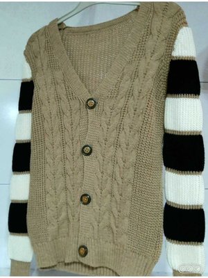 Kolları Çizgili Triko Hırka