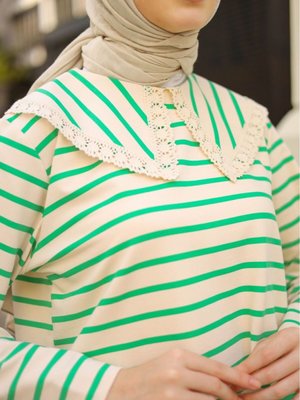 Dantel Yakalı Sweatshirt