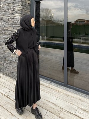 Siyah Piliseli Saten Etek