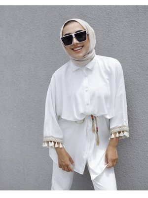 Kolları Püskül Detaylı İp Kemerli Düğmeli Yakalı Ayrobin Kumaş Gömlek Tunik