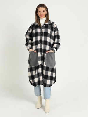 Siyah Ekose Desenli Düğmeli Kaban Siyah Ekose Desenli Düğmeli Kaban