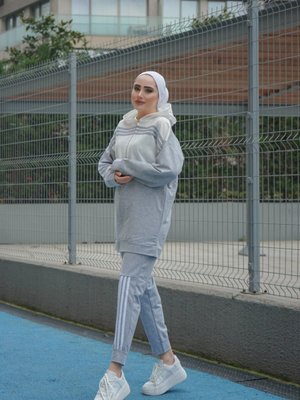 Kapüşonlu İkili Eşofman Takımı Gri Kapüşonlu İkili Eşofman Takımı Gri