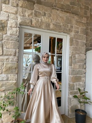 Kırmızı Saten Kemerli Bellae Elbise