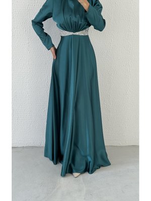 Taş Detaylı Üstü Büzgülü Saten Abiye Elbise Zümrüt Yeşili Taş Detaylı Üstü Büzgülü Saten Abiye Elbise Zümrüt Yeşili