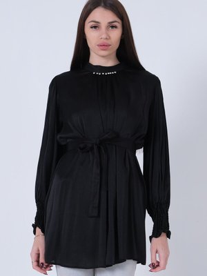 Siyah Belden Bağlamalı Yakası Taşlı Tunik Siyah Belden Bağlamalı Yakası Taşlı Tunik