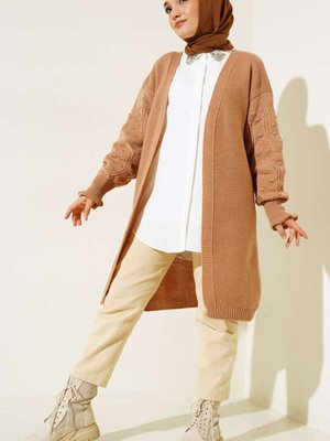 Kolları Kabartma Detalı Triko Hırka Camel