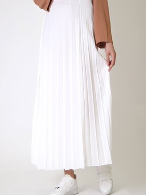 Beyaz Piliseli Uzun Etek Beyaz Piliseli Uzun Etek