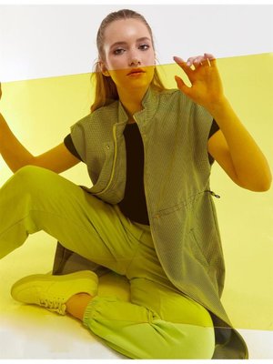 Fermuar Kapamalı Siyah Beyaz Yelek Fermuar Kapamalı Siyah Beyaz Yelek