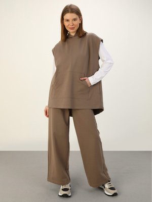 Kapüşonlu Kolsuz İkili Eşofman Takımı Koyu Vizon Kapüşonlu Kolsuz İkili Eşofman Takımı Koyu Vizon