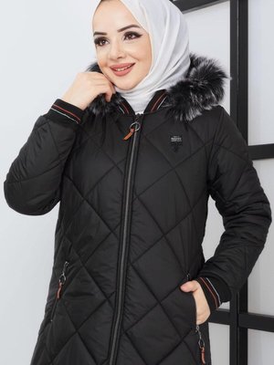 Kadın Siyah Kapüşonu Kürklü Cepli Kaban T Kadın Siyah Kapüşonu Kürklü Cepli Kaban T