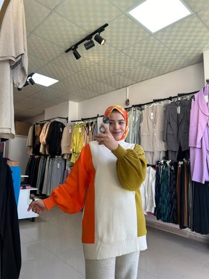 Triko Tunik Kolları Renk Desenli Triko Tunik Kolları Renk Desenli