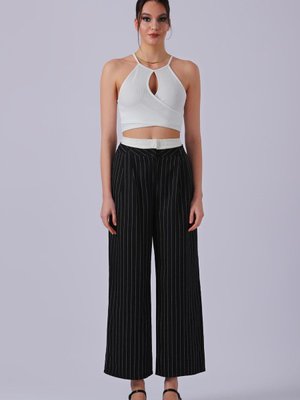 Siyah Garni Detaylı Bol Paça Pantolon Siyah Garni Detaylı Bol Paça Pantolon