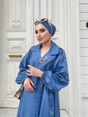 Oversize Yakası Taş Detaylı Düğme Kapamalı Uzun Trençkot Oversize Yakası Taş Detaylı Düğme Kapamalı Uzun Trençkot