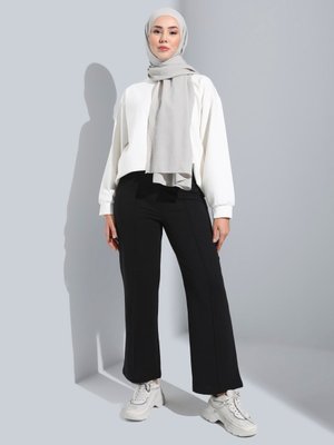 Siyah Doğal Kumaştan Dikiş Detaylı Örme Pantolon Siyah Doğal Kumaştan Dikiş Detaylı Örme Pantolon