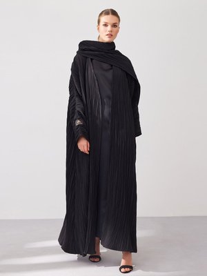 Siyah Piliseli Abaya