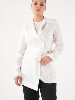 Jakarlı Optik Beyaz Kruvaze Ceket