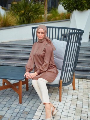 Yaka Detaylı Simli Tunik