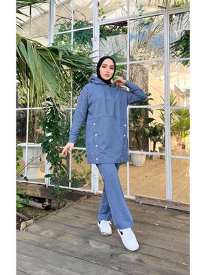 Kapüşonlu Çıtçıt Detaylı Kısa Sweat Pantolon İkili Eşofman Takımı İndigo Kapüşonlu Çıtçıt Detaylı Kısa Sweat Pantolon İkili Eşofman Takımı İndigo