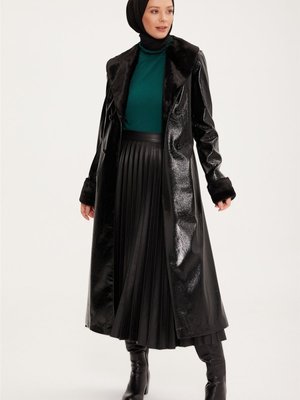 Kürk Detaylı Rugan Deri Manto Siyah