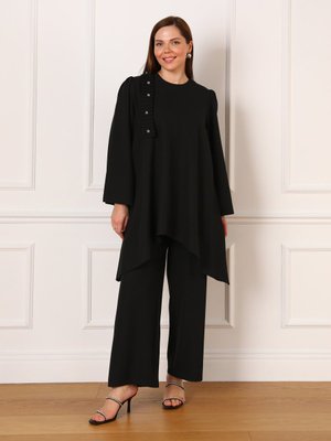 Siyah Taşlı Detaylı Büyük Beden Abiye Takım
