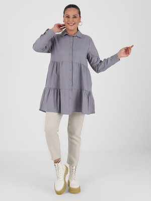 Büyük Beden Boydan Düğmeli Tunik Çan Çiçeği