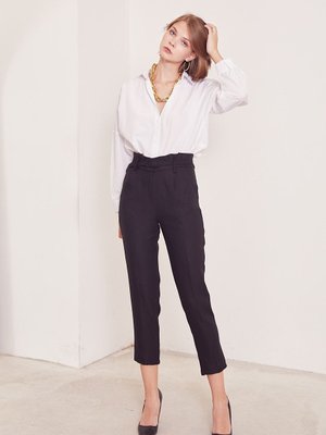 Siyah Kemerli Kumaş Pantolon