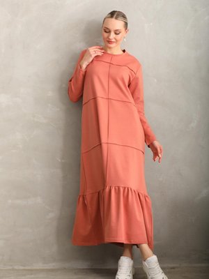 Somon Bloklu Eteği Fırfırlı Uzun Spor Salaş Elbise Somon Bloklu Eteği Fırfırlı Uzun Spor Salaş Elbise