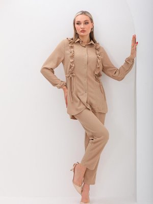 Bürümcük Fırfır Detaylı Gömlek Yakalı İkili Pantolonlu Takım Bej