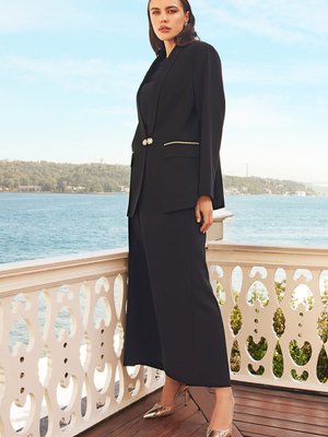 Stras Taş Işlemeli Etek Ceket Takım Stras Taş Işlemeli Etek Ceket Takım