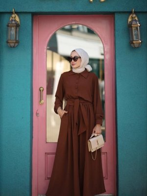 Tulum Kuşaklı, Göğsü Düğmeli Kahverengi Model